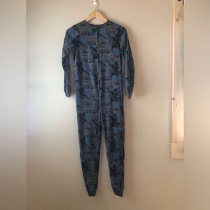 5/$15 • 🟡 George | Fleece One Piece Pjs